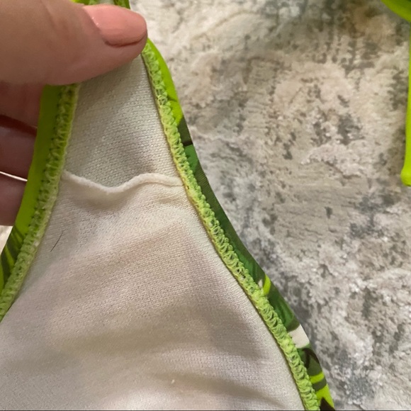 Lime green tiger lily flower bikini top - Picture 6 of 8